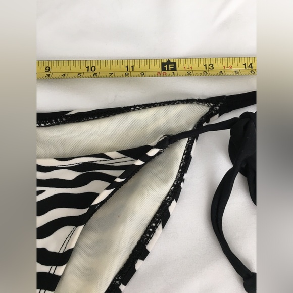 EUC vintage Wet seal black/white zebra print string bikini bottoms. - Picture 3 of 5